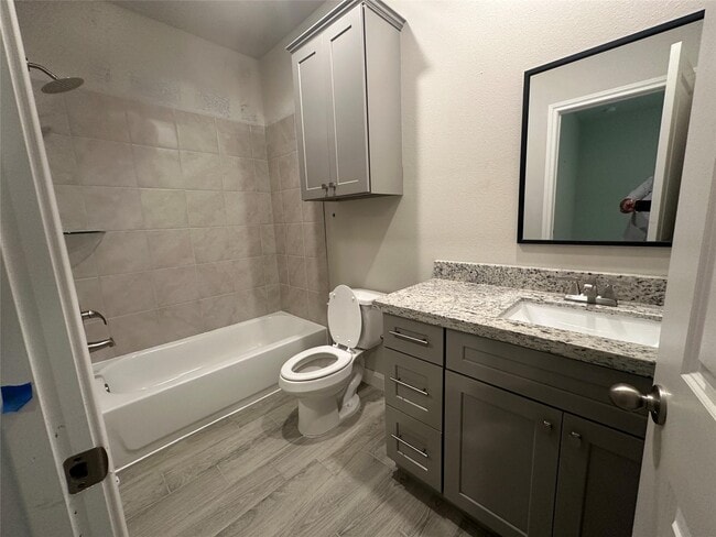 Building Photo - 104b Turner Dr
