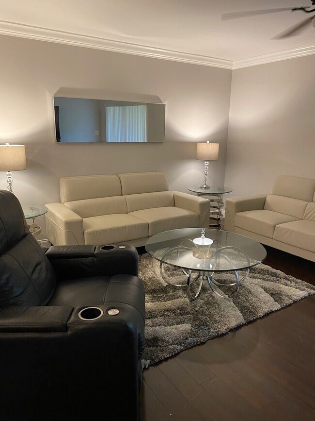 beautiful living room - 123 Deer Creek Blvd Unit 204
