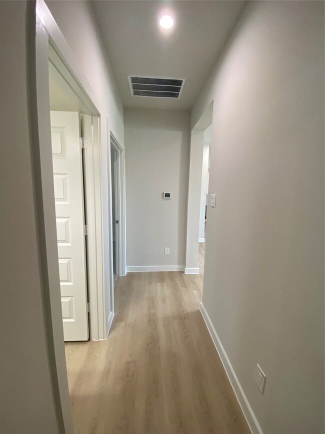 Building Photo - 40414 Gerygone Ln