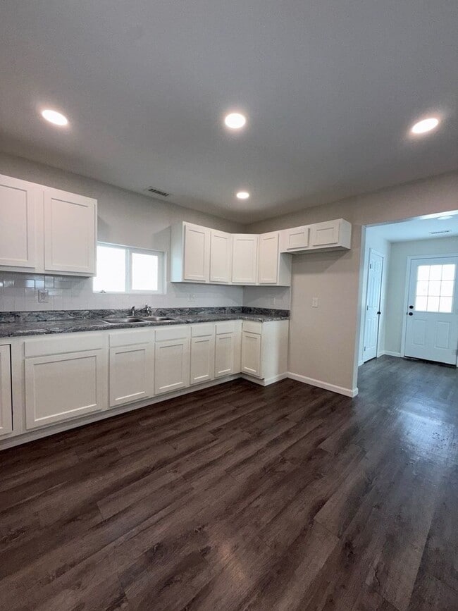 Photo - Modern & Spacious 3BR Home with Trendy Design Features and Large Yard! (NEAR TEAS VALLEY SCHOOL D...