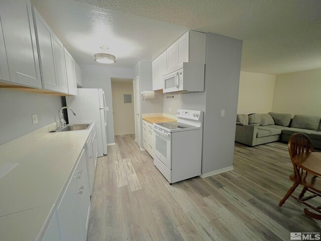 Photo - 4600 Neil Rd Unidad #1 Rental