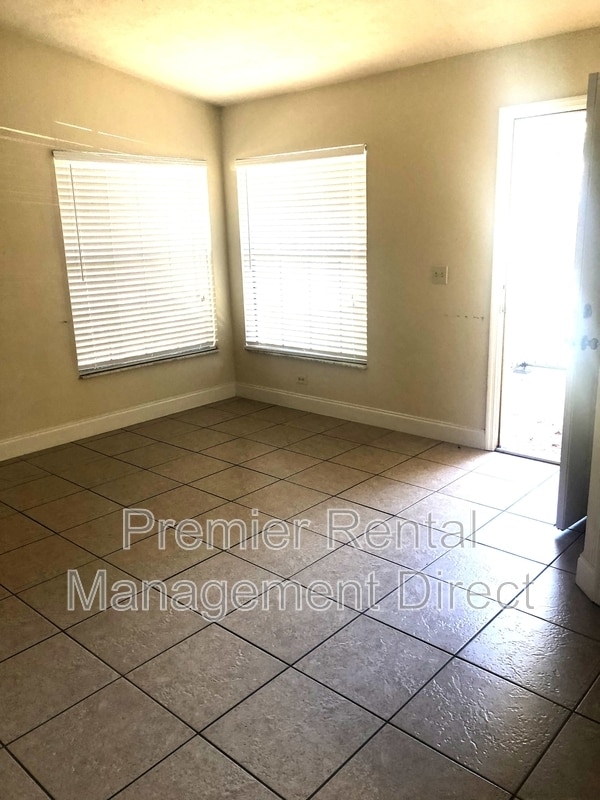 Building Photo - 1306 Shady Terrace Unit 1