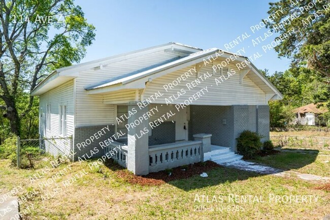 Photo - 114 Avenue Z House