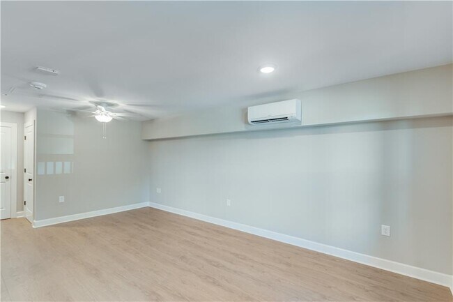 Photo - 710 Jesse Jewell Pkwy SE Unit 110