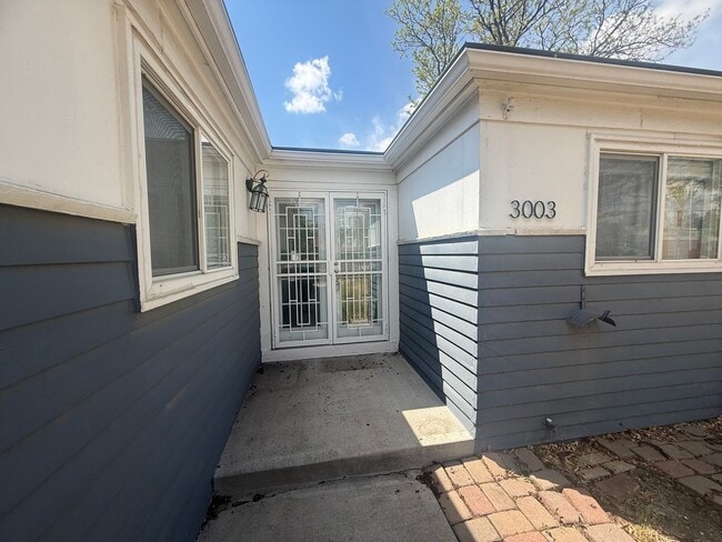 Photo - $0 DEPOSIT OPTION. CLASSIC CHARACTER MEETS COMFORT: 2-BED, 1-BATH IN AN INVITING TRIPLEX Unit 3003