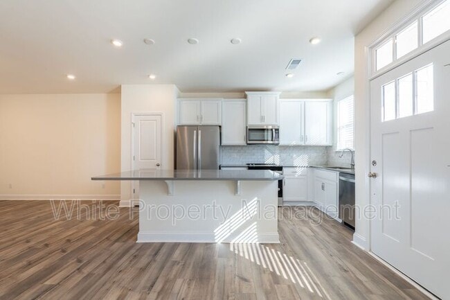 Photo - 1556 Cedar Tree Dr