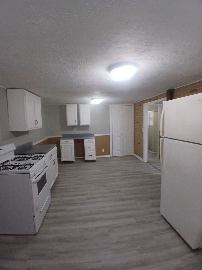 Photo - Freshly Renovated 3-Bed, 2-Bath Home with Detached Garage