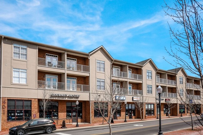 Building Photo - 1 Bedroom, 1 Bath Condo Unit 222