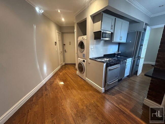 Photo - East 13th Street Unidad 5E