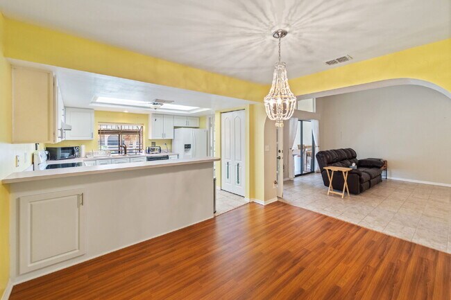 Photo - 5510 SW 4th Pl Unidad 607