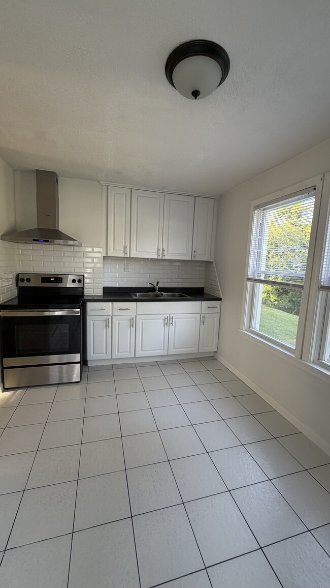 Kitchen - 55 Birch Rd Unit 55 Birch Road
