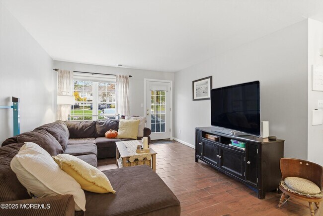 Photo - 554 Applewood Ct