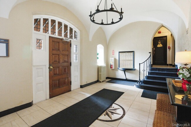 Photo - 26 Pondfield Rd Unit #4F