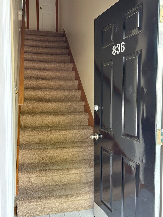 Photo - 836 Stonegate Ct