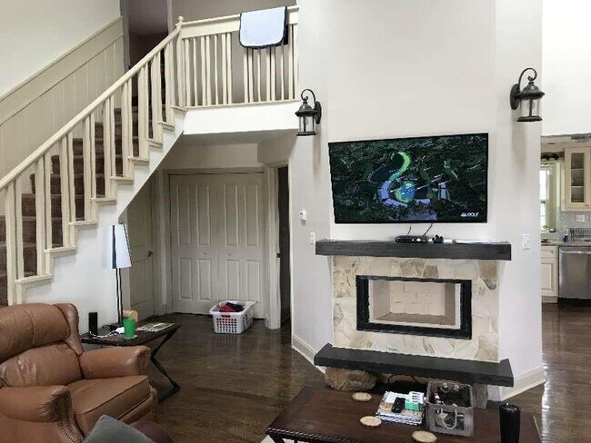 Photo - 550 Deering Rd NW