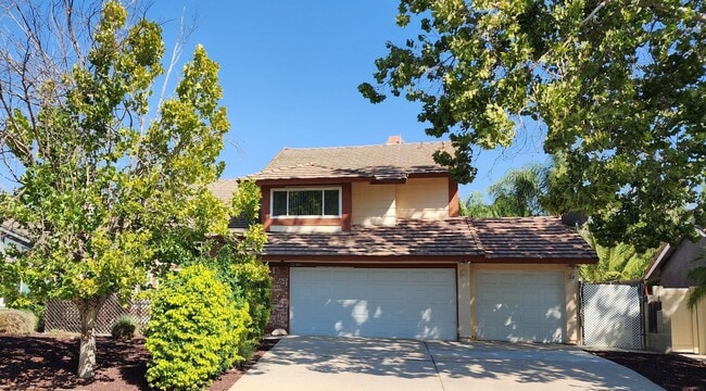 Building Photo - Great Two Story 3BD, 2.5BA Plus Bonus Room... Rental