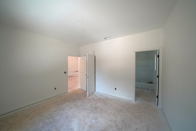 Photo - 400 Henson Cir