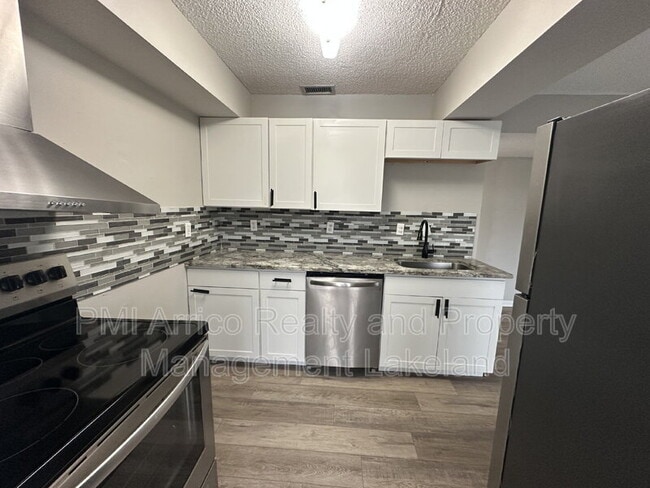 Photo - 1108 Country Club Ln