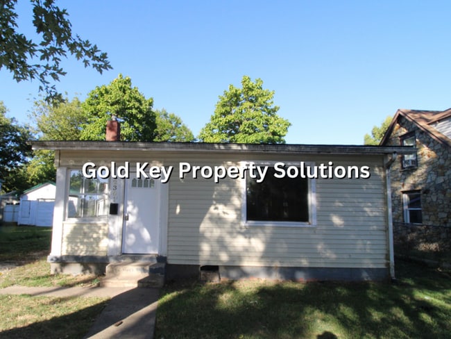 Building Photo - Cute 2 BR 1 BA House with Enclosed Porch a...