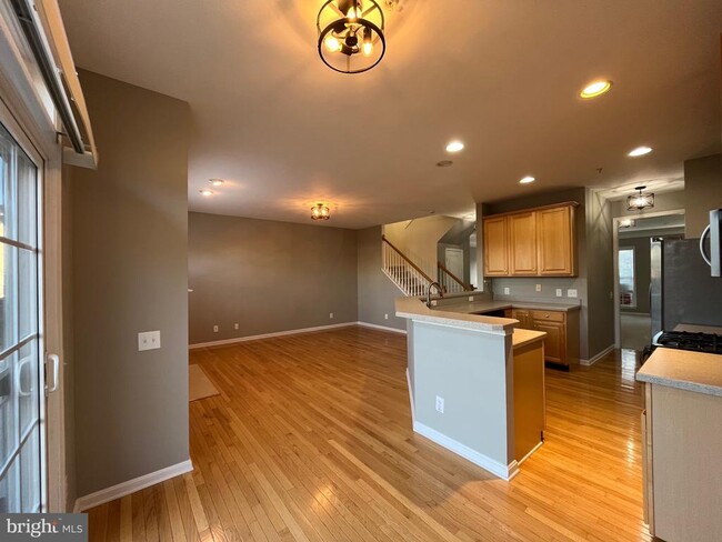 Photo - 895 Chatfield Rd