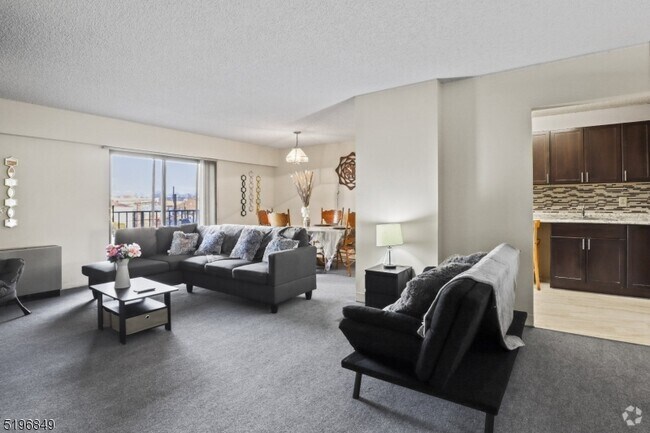 Building Photo - 10 N Wood Ave Unit 318 Rental