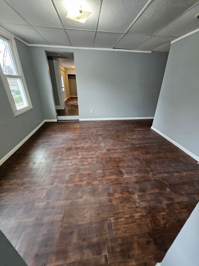 Photo - Upper 3 bedroom unit