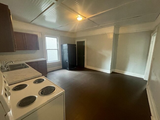 Photo - 2019 Main St