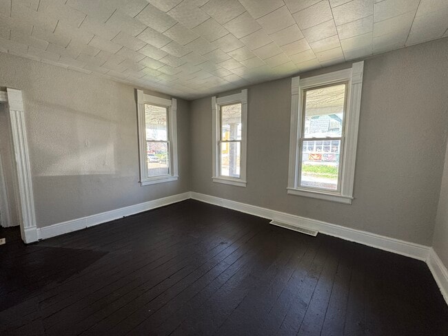 Photo - 713 Garfield Ave SW