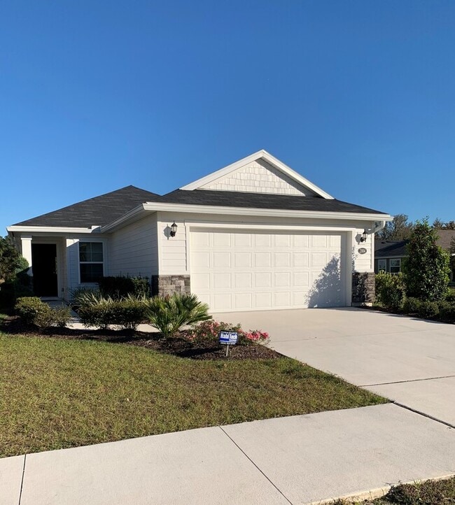 Building Photo - Stunning 3 Bed/2 Bath Home with Attached G...