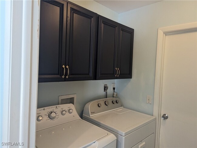 Building Photo - 2535 SW 28th Pl