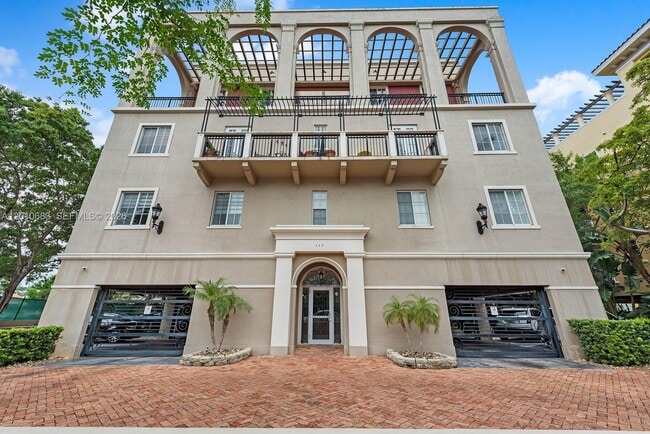 Building Photo - 115 Mendoza Ave Unit 202