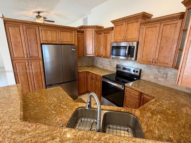 Photo - 1525 Estancia Cir