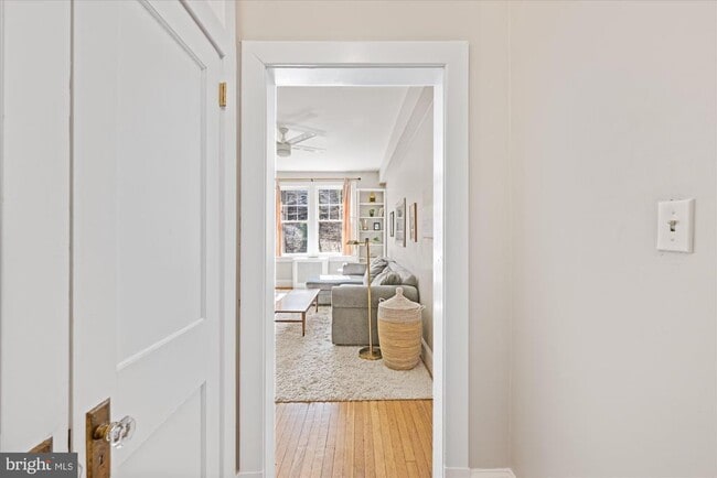 Building Photo - 3028 Porter St NW Unit 204 Rental