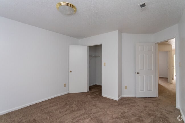 2BR, 2BA - 860SF