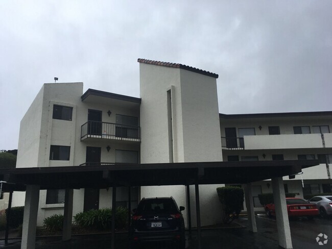 Building Photo - Great 2 Bedroom/2 Bath Lower Level Condo