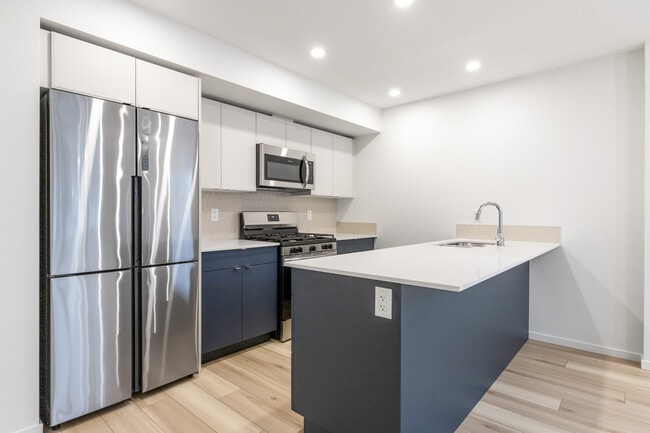 Photo - 11440-11487 87 St NW Unit 3