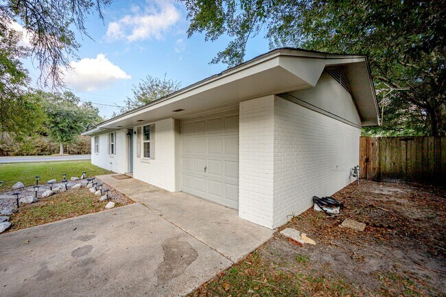 Photo - Adorable Rental Near Downtown Ocean Springs!