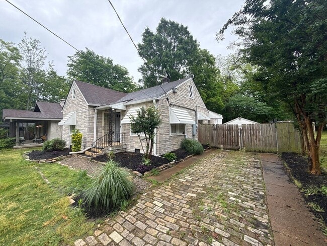 Photo - 4 Bed | 2 Bath | Detached Garage | Spacious Living
