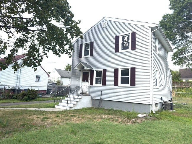 Building Photo - 220 Pond St Rental