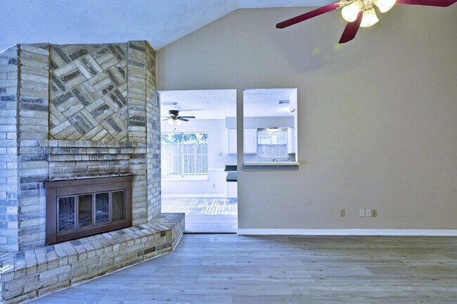 Photo - 9127 Kirkleigh Ln