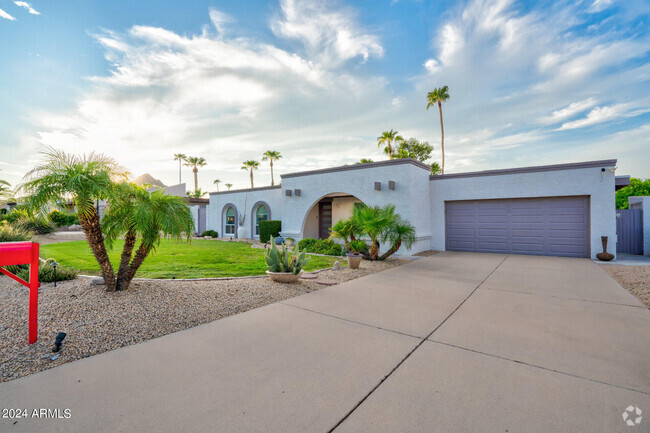 Building Photo - 2532 E Desert Cove Ave Rental