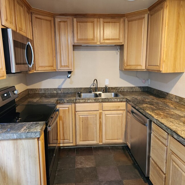 4 Bed | 2 Bath House in the lower Rattlesnake - 4 Bed | 2 Bath House in the lower Rattlesnake