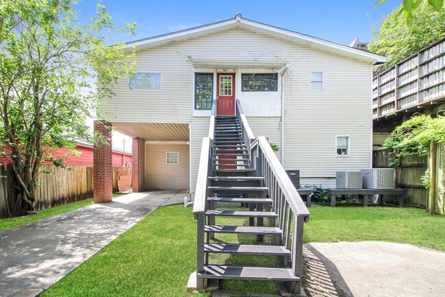 Photo - 3011 Main St