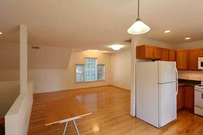Photo - 1039 Locust Ave Unit 1039 Locust B