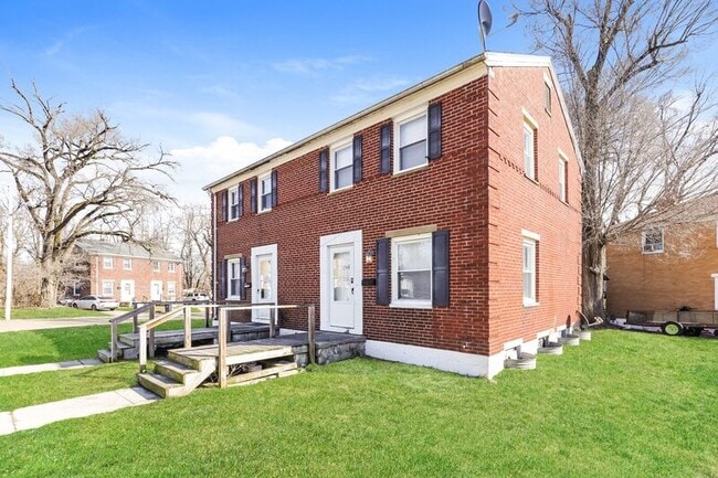 Photo - 1344-1346 Cedarview WDr