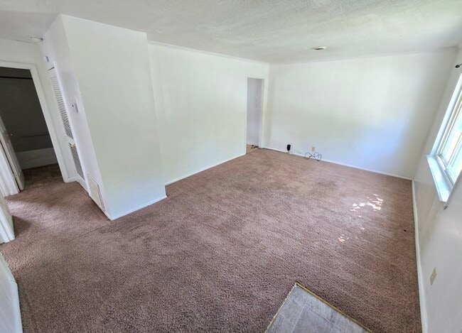 HOME IN HAMPTON FOR RENT!