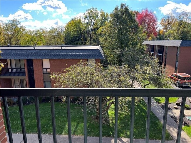 Photo - 1000 College Park Dr