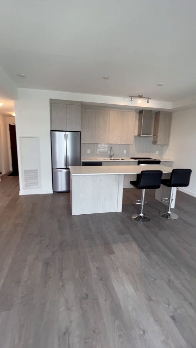 Photo - 55-855 Duke St W