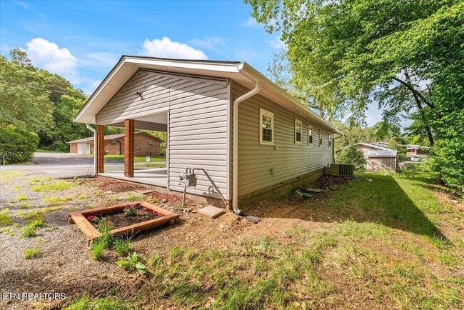 Photo - 1004 Murphy Rd