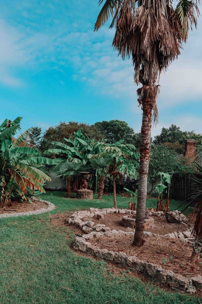 "Charming 4-Bed Oasis with Granite Touch & Cozy Fireplace in Virginia Beach!"